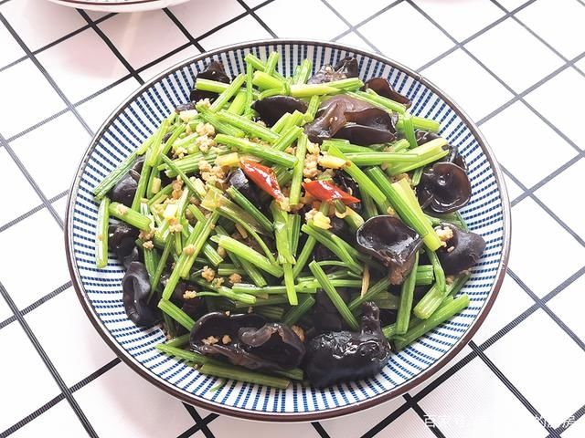  翻炒|老公第一次下厨，炒了三道家常菜，素是素点，全是下饭菜！