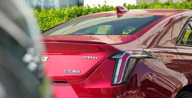  组合|它才是美系B级车骄傲，前脸犀利线条硬朗，采用2.0T+8AT组合