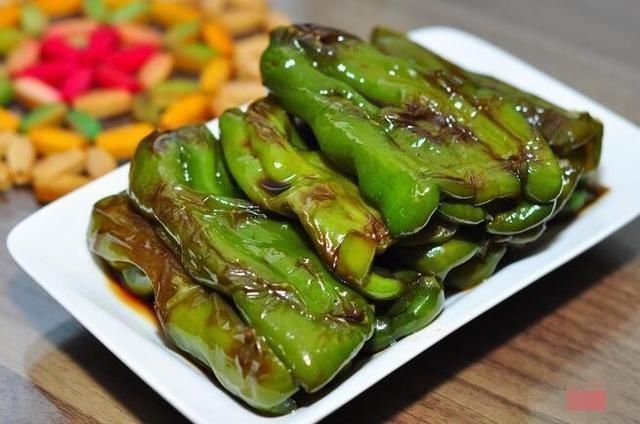 青椒|油焖青椒，酸汤绿豆丸，肉末炖粉条，五香肉焖土豆的做法