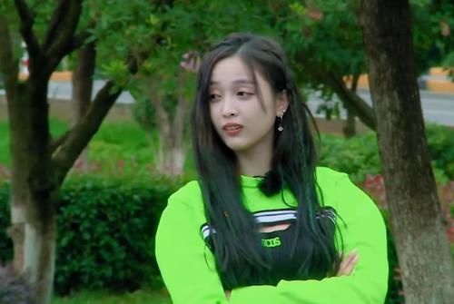  大笑|什么叫做一张嘴毁了一张脸？看到吴宣仪大笑那一刻，突然不爱她了