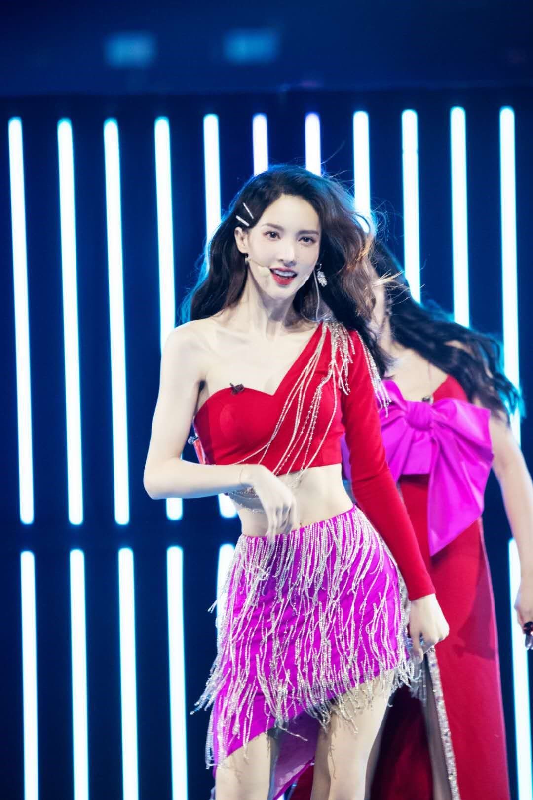  张力|金晨《情人》舞台大秀钢管舞 舞台张力再度爆发