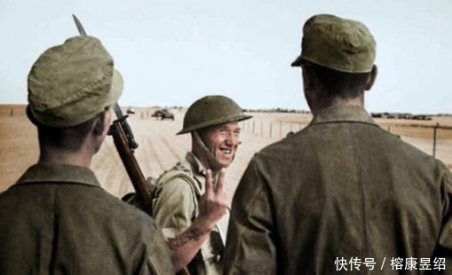 手势|二战珍贵彩照:看过纪录片的朋友,应该不会对这名英军的手势陌生