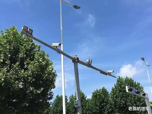 路过|开车路过摄像头时会被拍一下?现在知道为什么还不晚