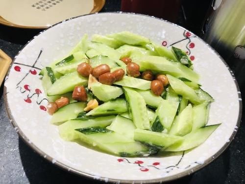 聚餐|和小伙伴在北京这家有名的串串香聚餐，猜猜3个人吃了多少串？