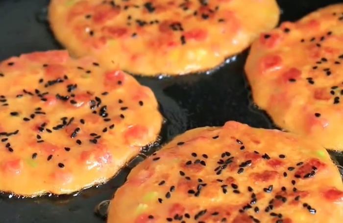 孩子|西红柿别再炒鸡蛋了,做成早餐饼太美味,营养好吃,孩子特喜欢