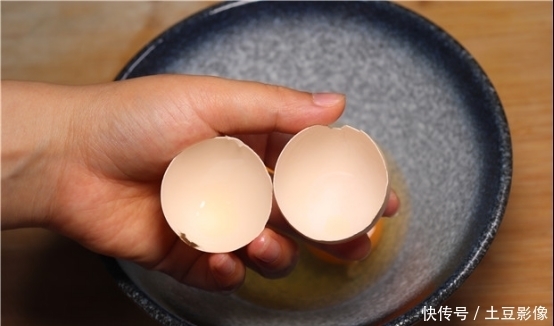  方法|今天才知道，原来打鸡蛋有诀窍，学会一招，干净不脏手，方法绝了