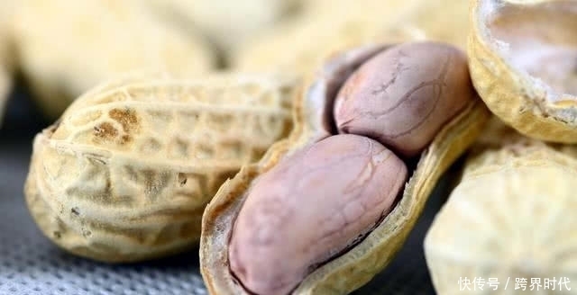 油炸花生|花生是吃生的好还是熟的好?吃错了可能会帮倒忙!