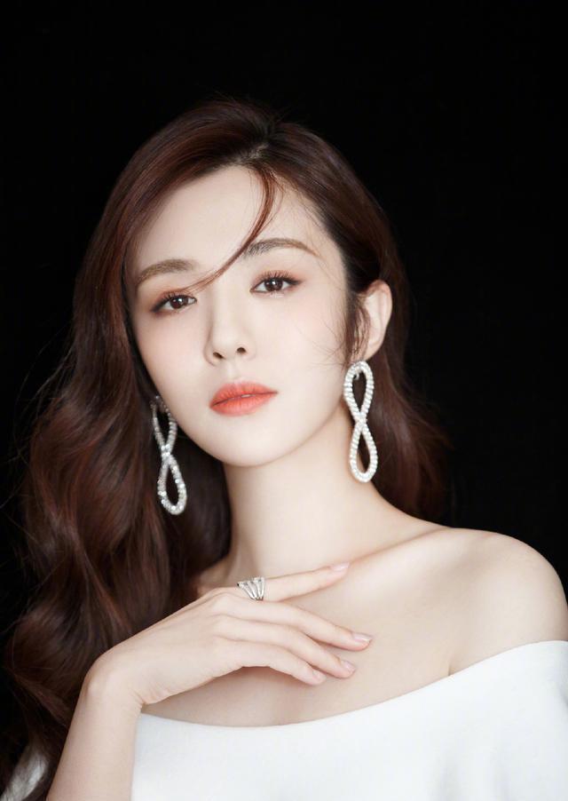 演员|她曾将胡歌吻到吐,把张嘉译亲肿,引网友争议,32岁却仍孤身一人