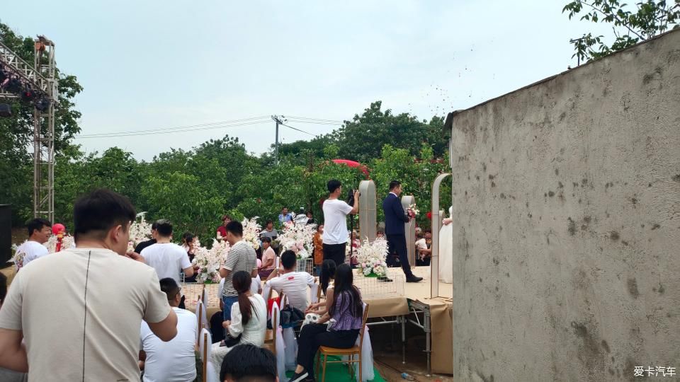 干干净净|老家兄弟结婚，大汉来当录像车！