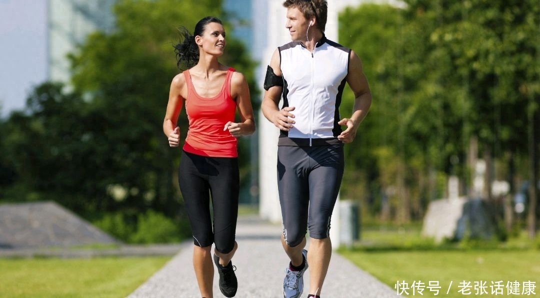 入秋后总是咳嗽有痰是怎么回事(入秋后总是咳嗽咳痰，怎么办？养成4个习惯，排寒散寒秋冬不咯痰)