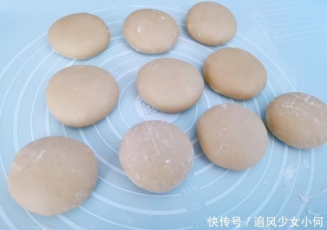 不用|只需面粉和鸡蛋,在家也能做面包,不用蒸不用烤,比蛋糕还好吃