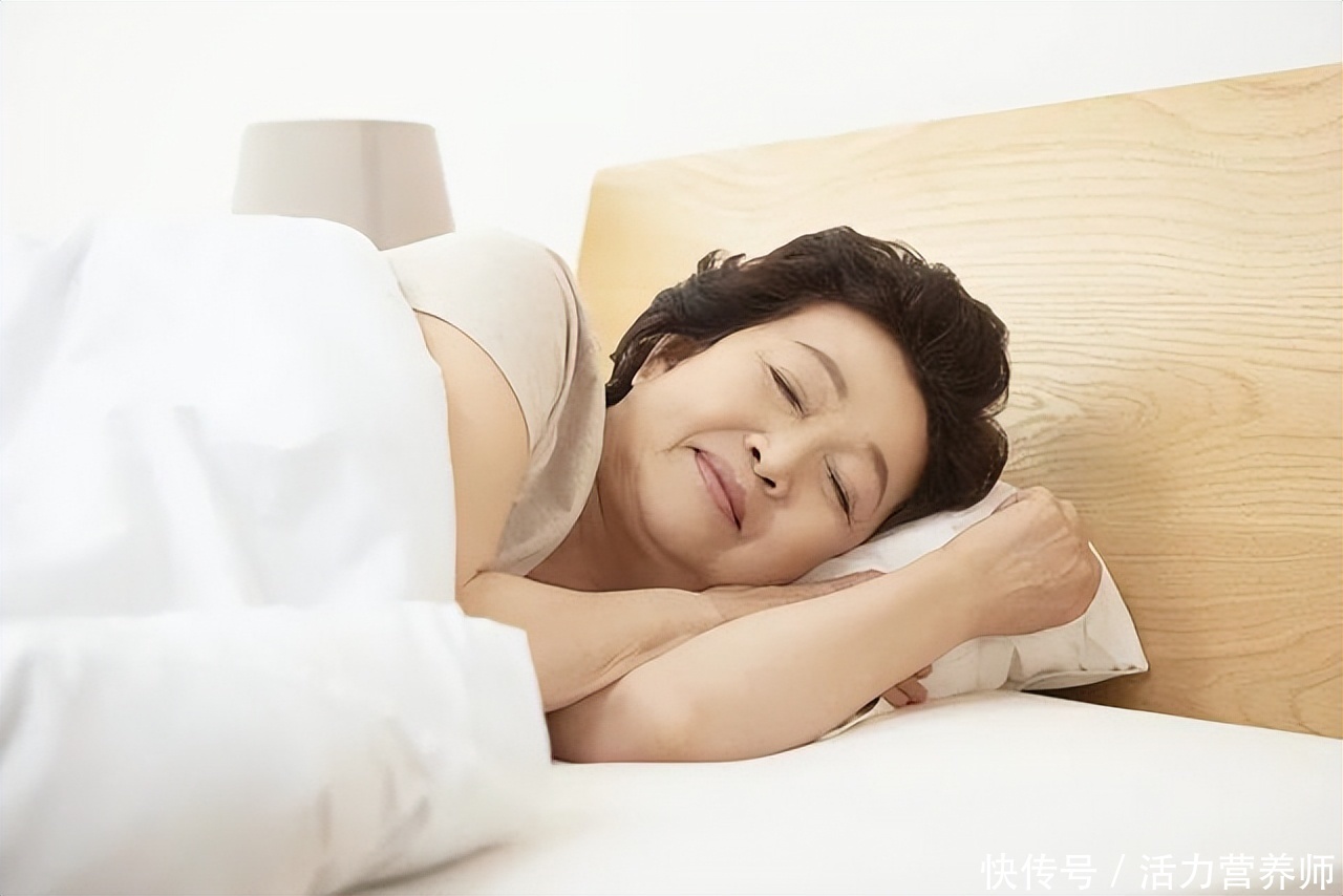 一般什么年纪会出现脑萎缩(网传：不爱开窗的人，更容易诱发脑萎缩？其实，这2件事才是诱因)