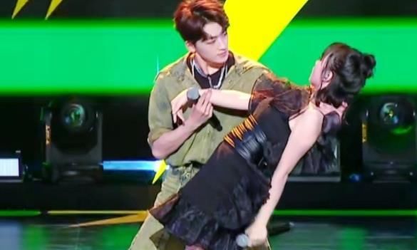  女娇|R1SE与snh48小姐姐合作，全员害羞又搞笑，十一怒汉变“女娇娥”