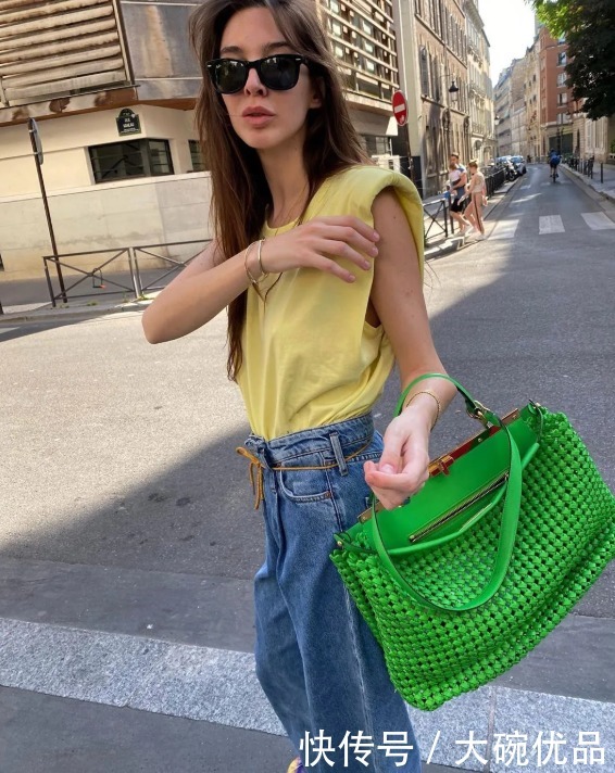  求求|我求求您停止穿背心，这是2020年最受欢迎的背心款式