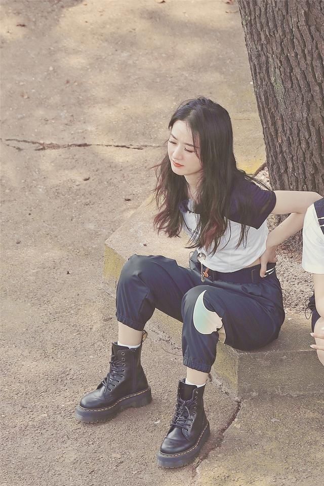  遇险|中餐厅路透：武汉录制遇险紧急弃船，赵丽颖腰伤复发，嘉宾有意思