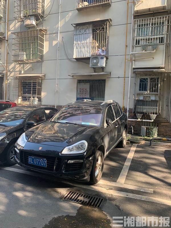  民警|休假民警偶遇保时捷卡宴，一看车牌就不简单