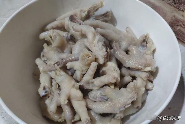 好吃|凉拌鸡爪怎么做好吃?这种方法最正确,香辣Q弹,超好吃
