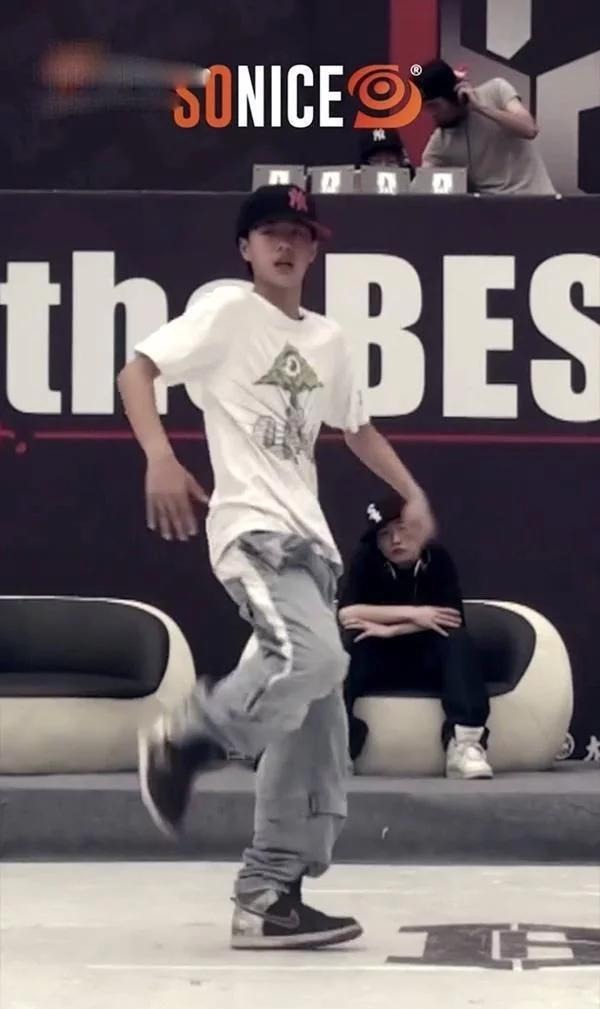 视频|刷新翻看我关注实时疫情王一博11年街舞大赛视频曝光,焦点不在舞