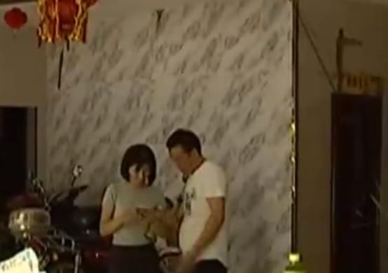 进来|几名未成年打砸酒店，将工作人员砍伤还有枪，老板：进来就砍我