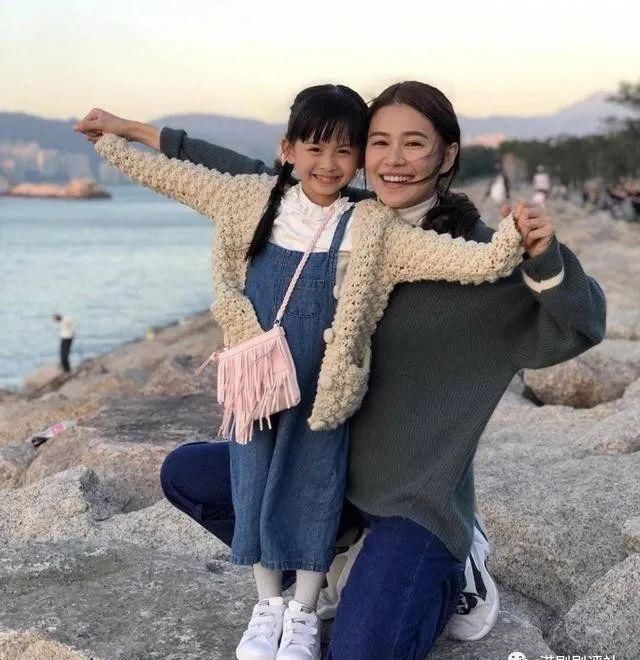  小生|TVB小生萧正楠穿女装粉嫩又可爱 两公婆爱秀爱斗嘴再度放闪