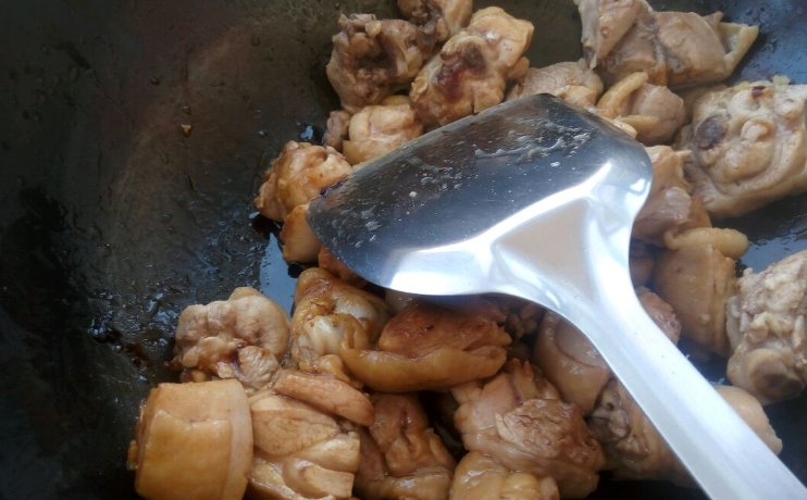炖鸡汤|炖鸡汤,直接焯水是“外行”!做好这3步,鸡肉鲜嫩不老,汤更鲜