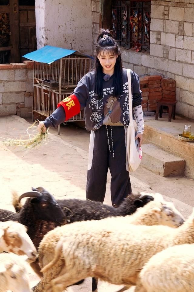  村民|东方卫视《我们在行动》第五季首播：李佳琦阚清子李乃文齐变“新村民”