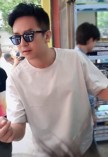  回应|和节目组闹掰？邓超发文表示要停录，陈赫鹿晗两人跟风回应！