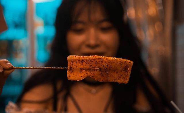  寻味|寻味成都 | 一座来了就不想走的城，一台开了就不想下的车