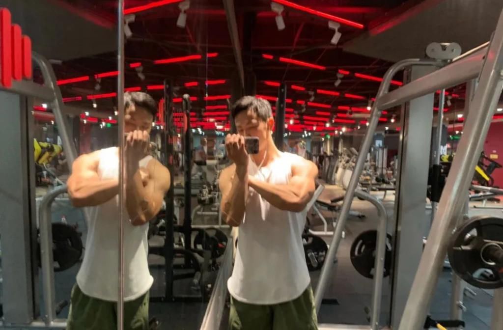  运动|33个肌肉帅哥争做“1”，你确定这不是专做给gay看的节目吗？