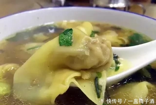 老板|馋到灵魂!陕视新闻记者采访,遭遇最“傲娇”烤肉店老板“狂怼”