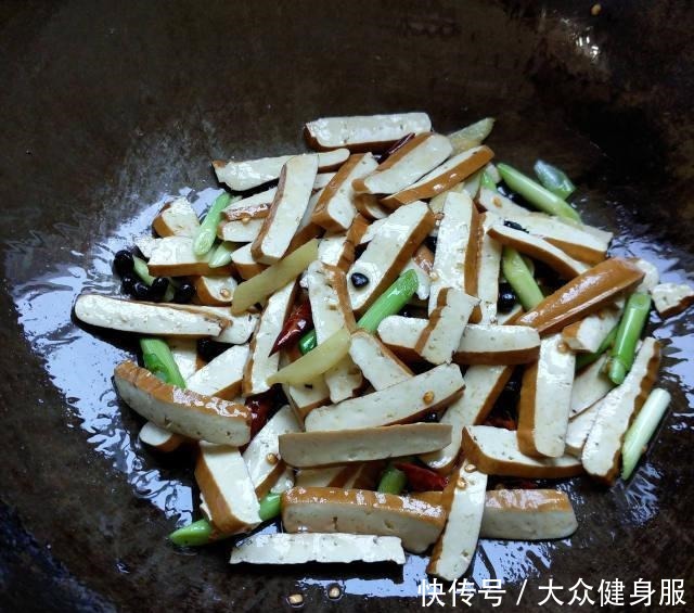 超级|香干炒蒜苗,鲜香入味,超级下饭