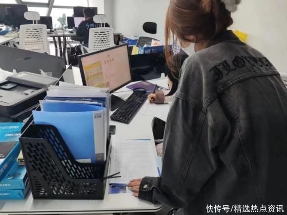 扬州邗江新盛街道开展“扫楼”服务 营造良好发展环境