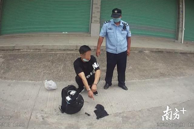  智慧新|蒙面盗贼入室盗窃被监控拍下，仅穿戴一条内裤和手套