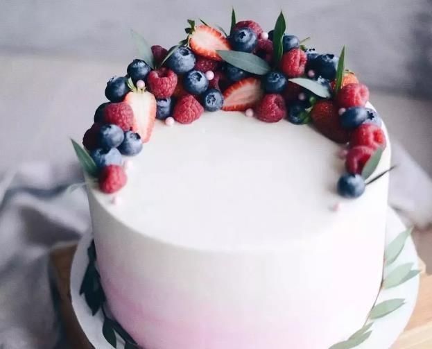 种蛋糕的颜|男生“拒绝”买的4种蛋糕，图一甜而不腻，图四女生吃了又吃买