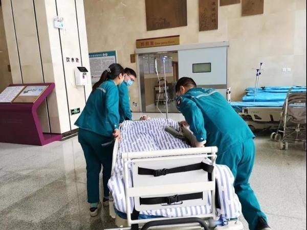 不测|结婚前一天新郎新娘遇不测，一车6人3人重伤，新郎更一脚踏进“鬼门关”