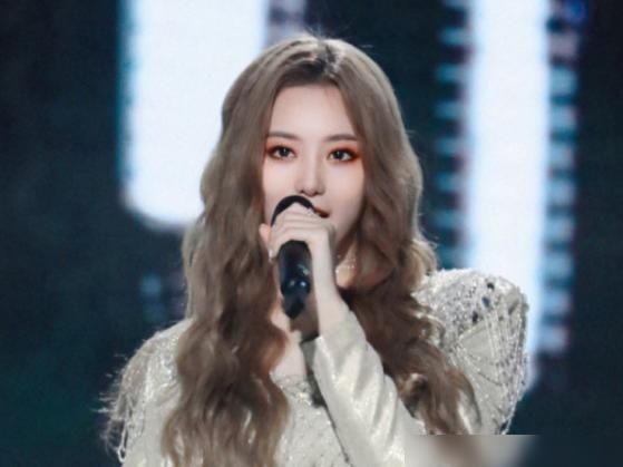  超车|姜贞羽，徐艺洋因祸得福，人气资源样样不差，弯道超车硬糖少女