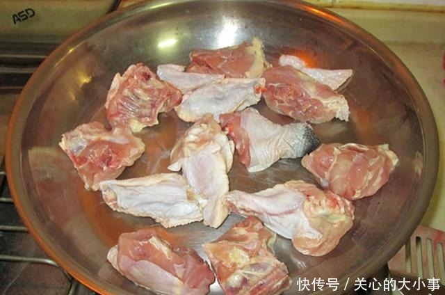 鸡肉|还在喝老母鸡汤吗这道鸡肉的做法,好吃到舔手指,上桌就能光盘