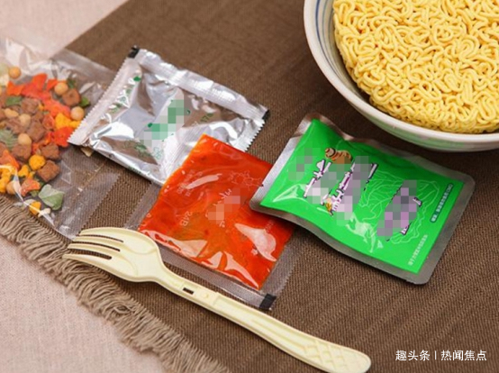 价格|桶装为什么比袋装的方便面贵知道原因后,我宁愿吃桶装