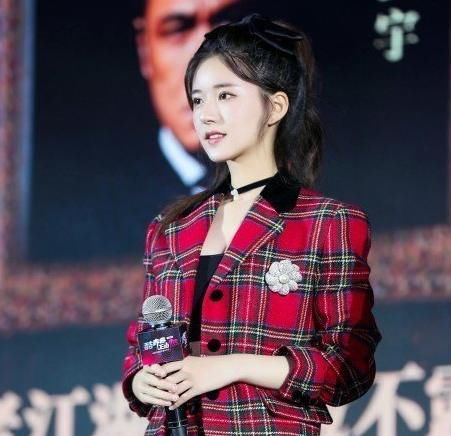  迎来|赵露思迎来首档常驻综艺，看到拟邀嘉宾阵容，谁能忍住不追