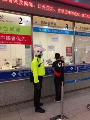 罗湖|1岁孩子发高烧，罗湖铁骑为其打开绿色“生命通道”