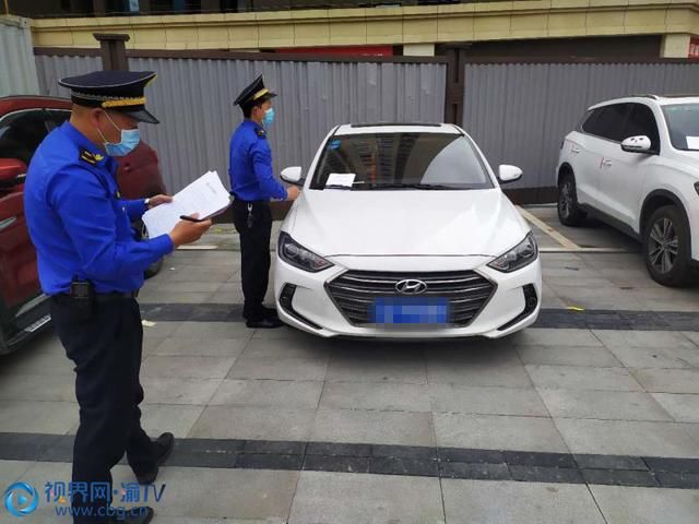 专项|大渡口开展专项整治 车辆在人行道乱停乱放司机要遭“背书”