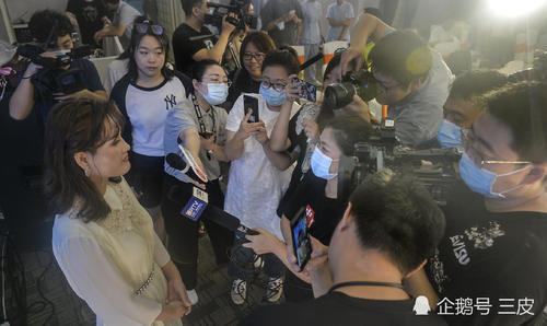  小秋|农家女孩“换脸”重生 年薪100万仍不为所动 想当老师帮助更多贫困孩子