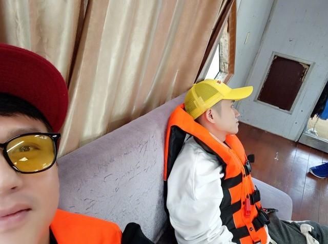  回来|邓超分享新综艺动态，配文这是什么综艺，感觉青春要回来了？