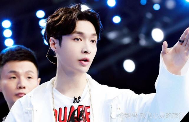  显现|王一博扯张艺兴衣领引不满，随后就做出了解释，张艺兴的回复显现情商