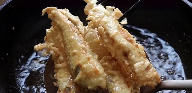  油炸小黄鱼|饭店炸鱼为啥那么好吃？大厨教你，炸好的鱼外酥里嫩，真解馋
