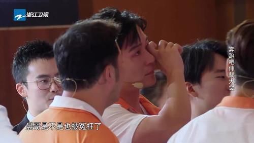  没整|郑恺按压baby的脸，看到她的补救方法，网友：整没整太明显！