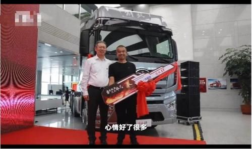  开车|货车着火司机冒死开车驶离闹市，驾驶员获赠新车！