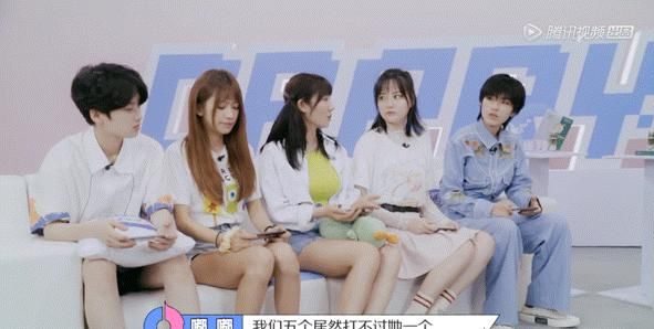  女性电竞|89岁跨界“玩”电竞，百雀羚打破传统更年轻