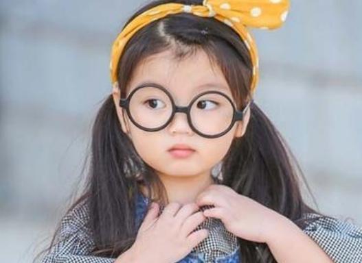  说养|曾被妈妈当提款机的阿拉蕾，哭着说养弟弟，如今却变姜小果的童年