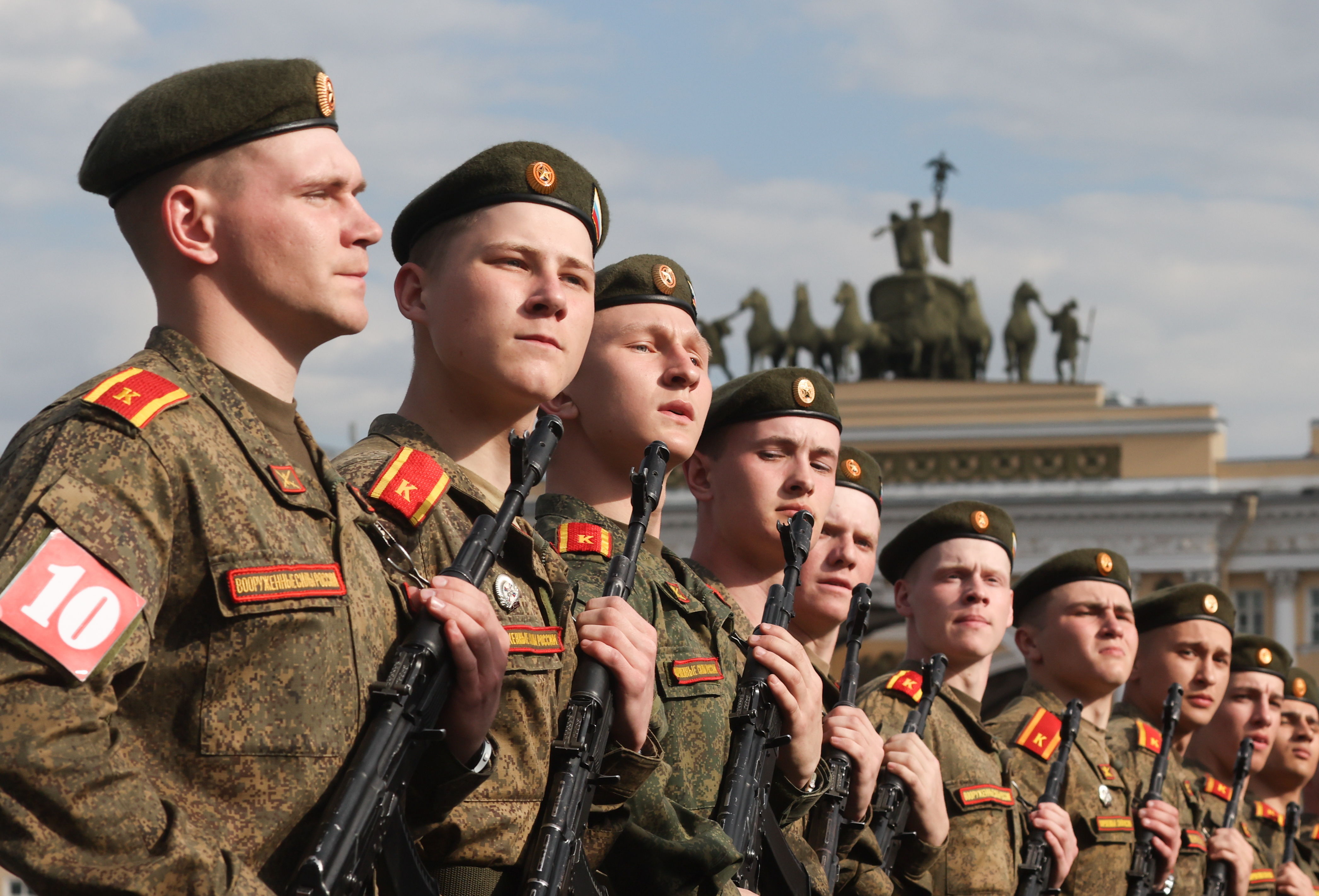 俄罗斯圣彼得堡举行胜利日阅兵彩排